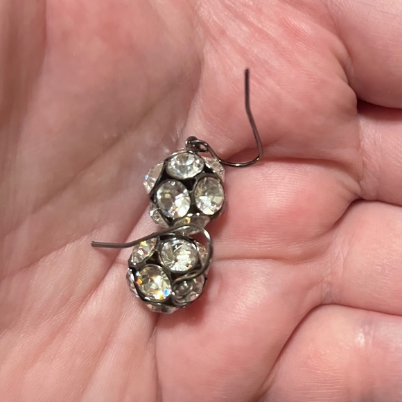 Vintage Lia Sophia earrings - crystal - Picture 2 of 2